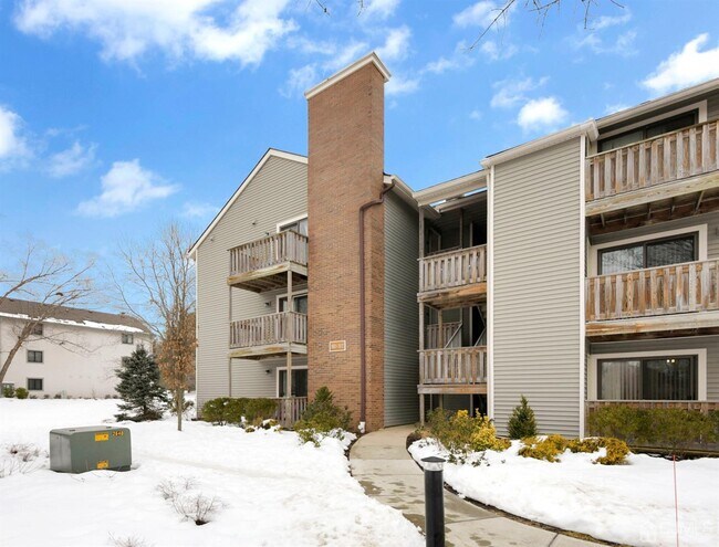 1901 Ravens Crest Dr