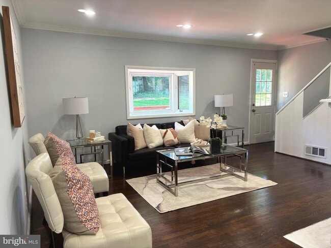 Photo - 5702 Denfield Rd