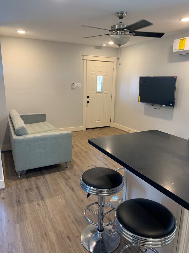 Photo - 1210 Avenue M