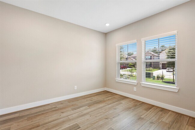 Photo - 2013 Woodland Pine Ct