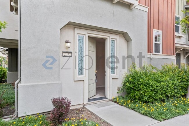 Photo - 2077 Kiwi Walkway