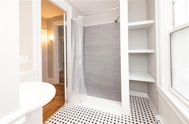 Photo - 218 1/2-193 Power St Unidad 1