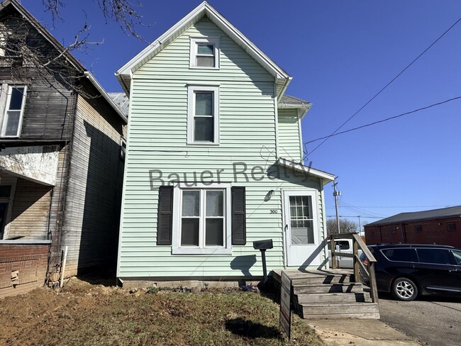 Building Photo - Three Beds, 1.5 Baths