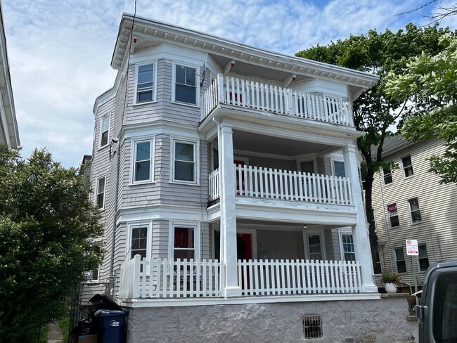 31 Barry St Unit 2