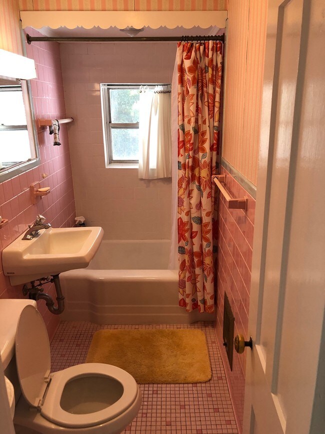 Bathroom - 53 Franklin St Unit 2