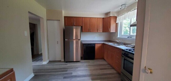 Photo - 15 Burnham Crescent