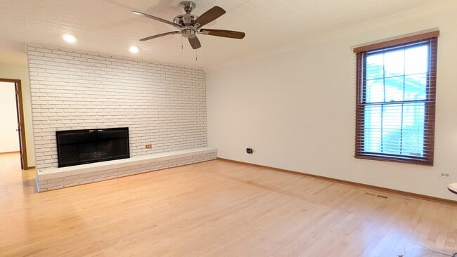 Photo - 12 Oneida Ln