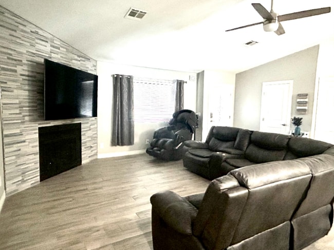 Photo - 1511 Rawhide Dr