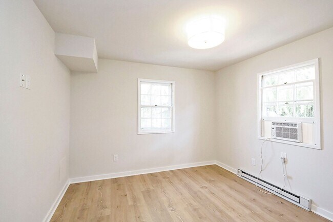 Photo - Renovated UVA Apartment in a Prime Location Near School of Data Science Unit Ivy Rd 2114 #06