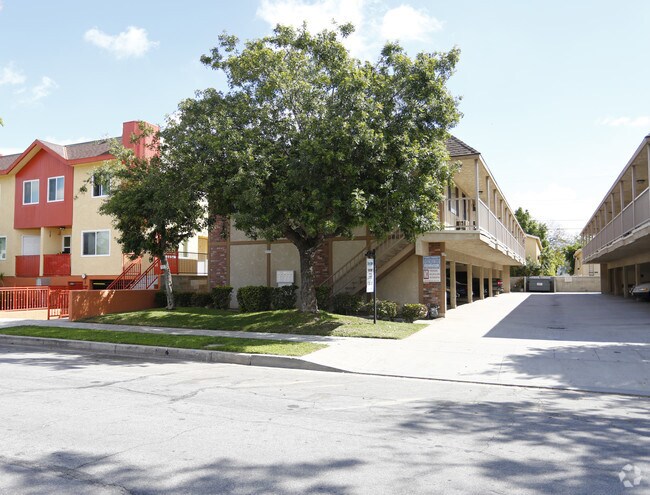2314/2316 N. Catalina St.