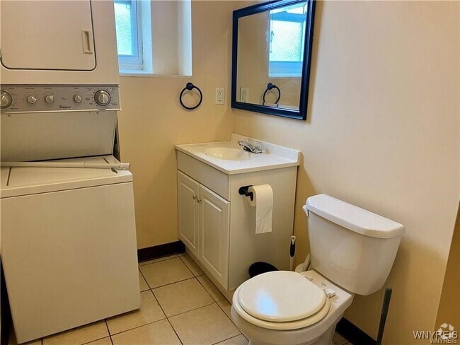 Building Photo - 8698 S Main St Rental