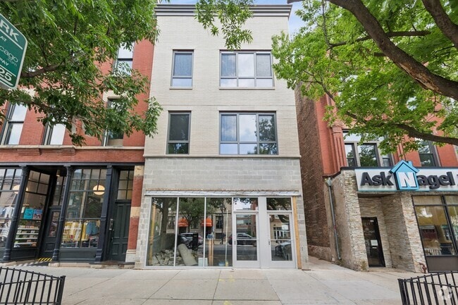 Building Photo - 1917 W Division St Unit PH Rental