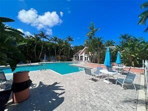 Photo - 1001 Crystal Way Unidad B