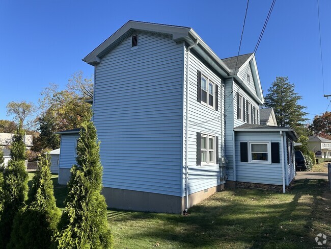 Building Photo - 96 Main St Rental