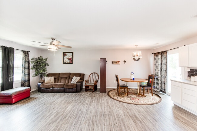 Photo - 1314 W 9th St