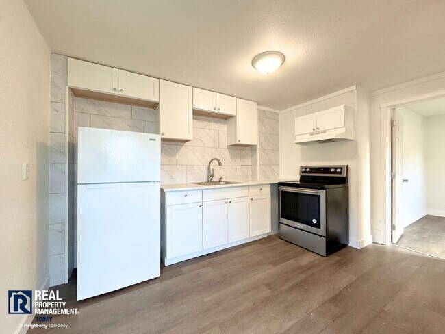 Photo - Hallassan Investments - Woo - 204-212 Unit 206