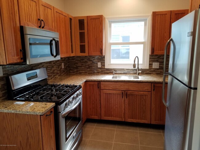 Kitchen - 141 Seeley Ave