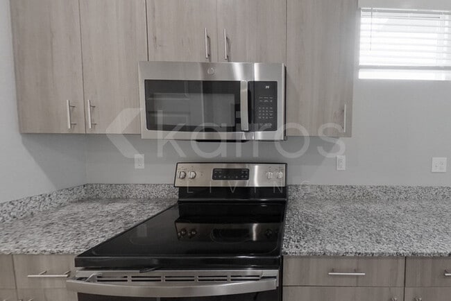 Photo - 1518 S Razorback Rd