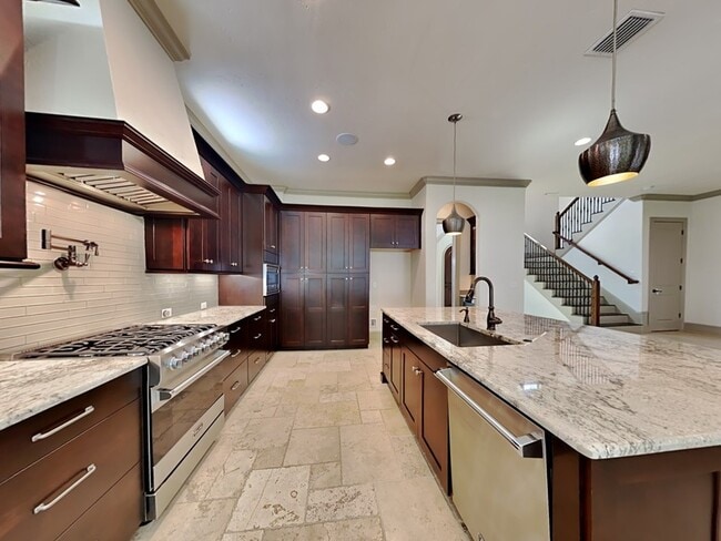 Photo - 1240 Poinsettia Ave