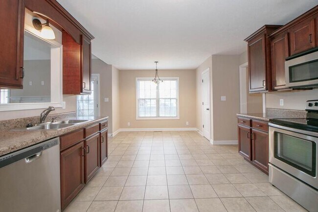 Photo - 1353 Chinook Cir