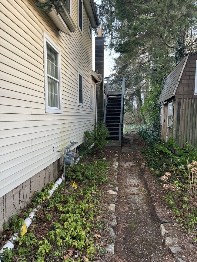 Building Photo - 1171 Main St Unit 1171 Main St 2nd FLR Rental