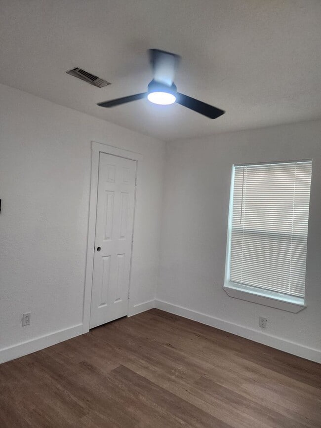 Photo - BEAUTIFUL HOME IN LA PORTE TX. MOVE IN READY!.