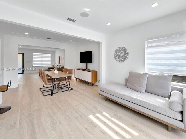 Photo - 130 SW 25th Rd