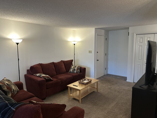 Building Photo - 1 Beverly Ln Unit 1D