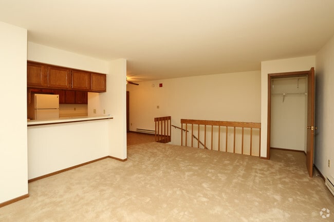 2BR, 1BA - Upper
