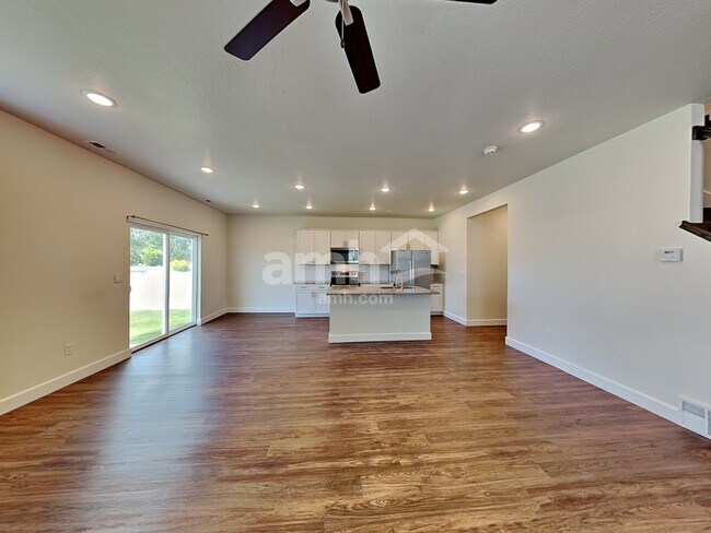 Photo - 1348 White St