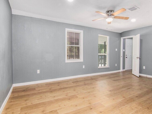 Photo - 723 Doverside St Unit 4