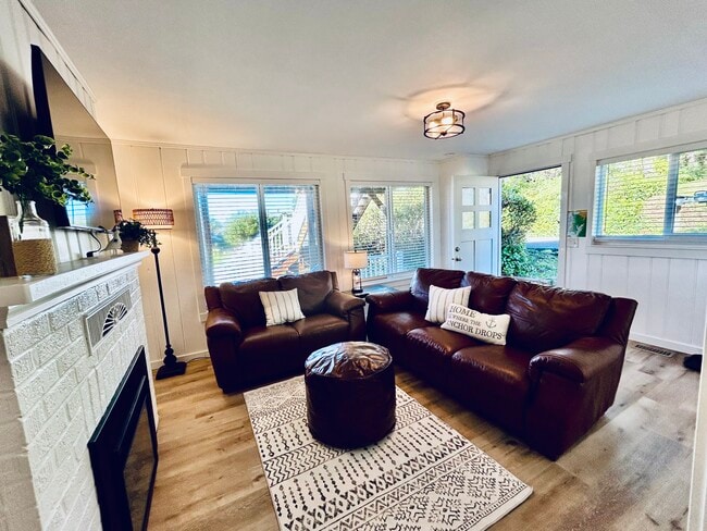 Photo - 1554 NW 35th Pl Unit A