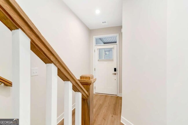 Photo - 555 Thatch Ter