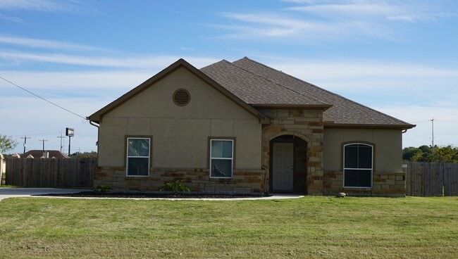 Building Photo - CUSTOM FEATURES Rental