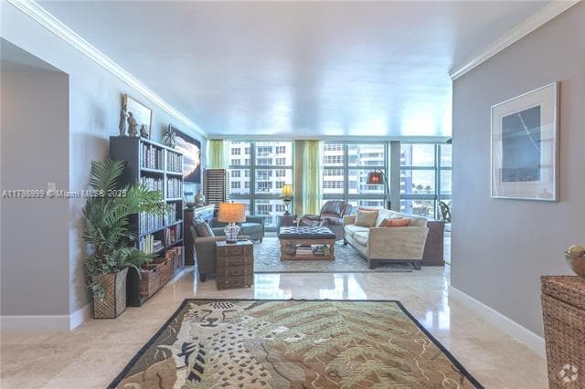 Building Photo - 5055 Collins Ave Unit 5C Rental