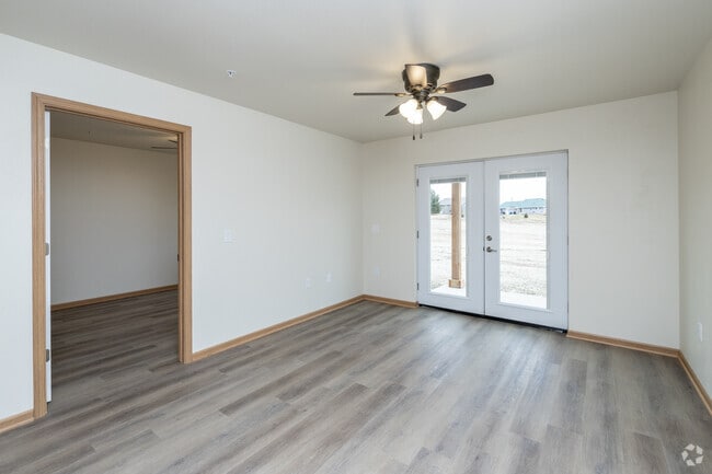 3BR, 2BA - Living Room - Meadowlark Eco Cottages