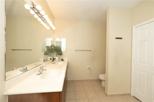 2761 SW 85th Ave