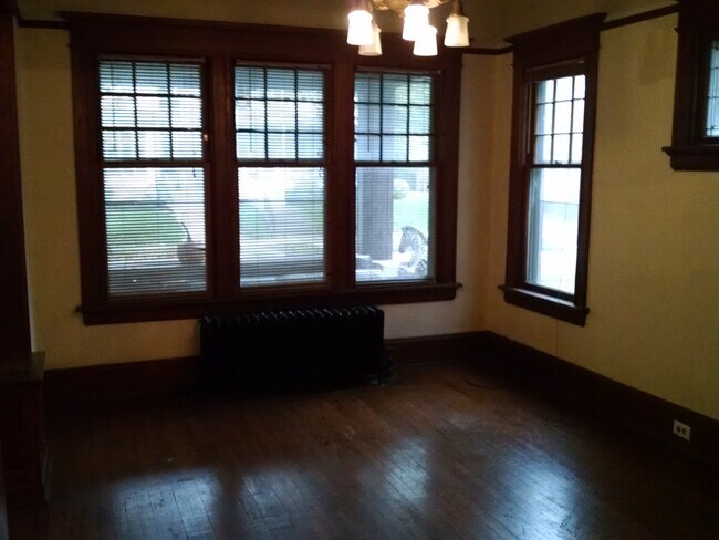 1 habitación, 1 baño - E - 3247 N Hackett Ave Unidad lower flat