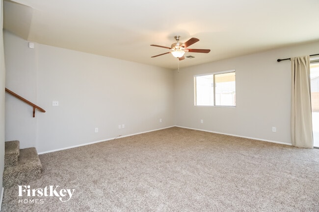 Photo - 313 W Hereford Dr