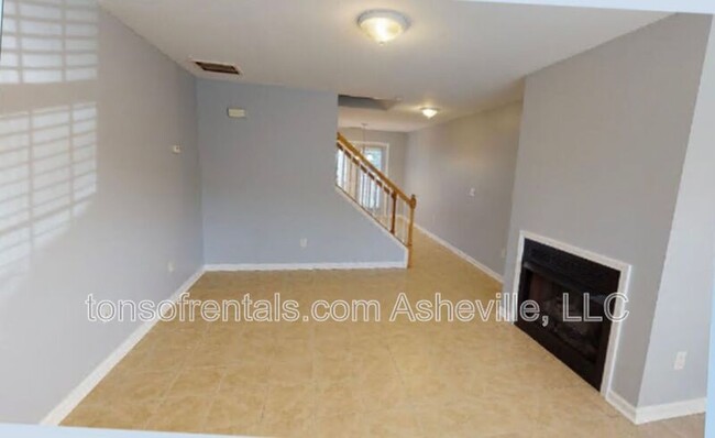 Photo - 165 Wiltshire Cir House