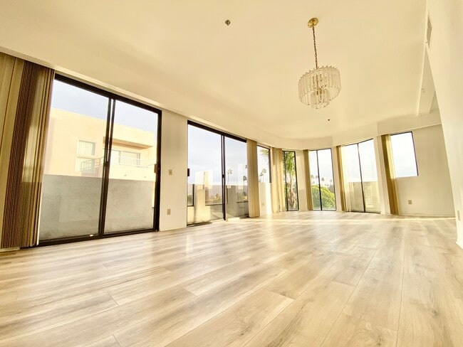 Photo - 316 N Oakhurst Dr Unit 103