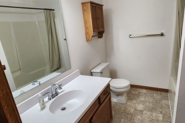 Bathroom 1, Main Floor - 1216 Dale Ct NE