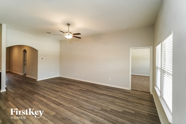 Photo - 6411 Thorpe Holw