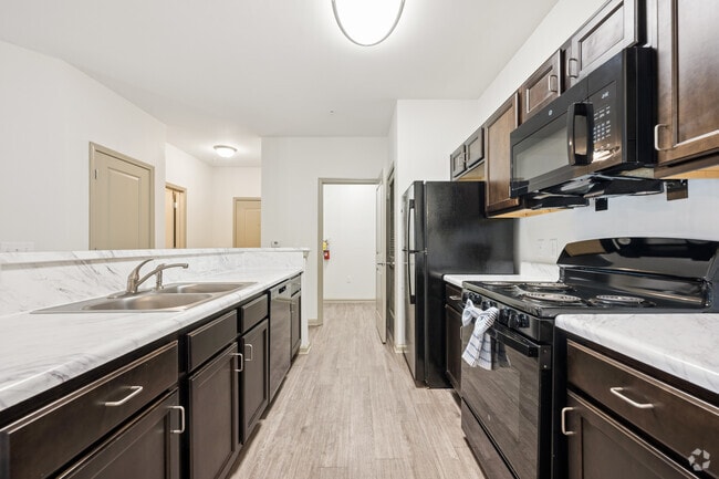 2BR, 2BA - 1,025SF - Kitchen