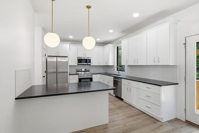 Building Photo - Modern New Construction in Hixson! 3 Beds, 2.5 Baths! Housing Voucher Accepted.
