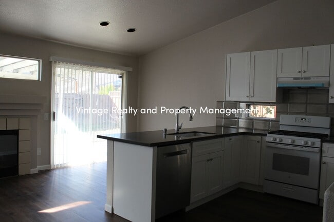 Photo - Recently Updated 3 Bedroom Home That Is Ready To Go!!!