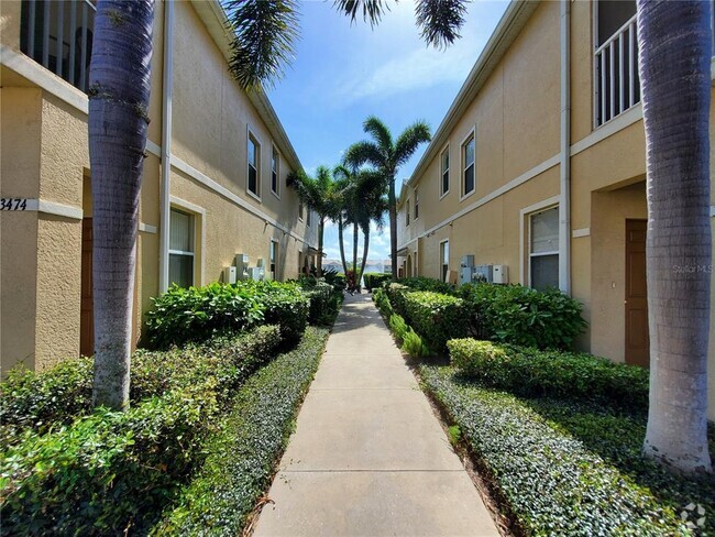 Building Photo - 7211 W Country Club Dr N Unit 133 Rental