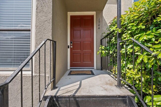 Photo - 1744 Woodcliff Pl NE