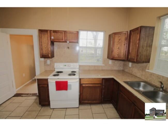 Photo - 207 S 6th St