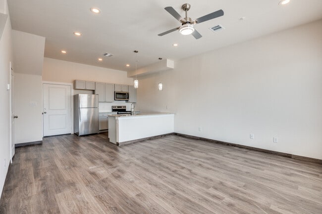 Photo - Oak Creek at University Place